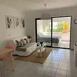 Luxury Estudio En Playa Roca A Primera Linea Del Mar Apartment *